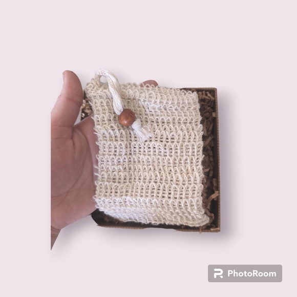 Capricorn Gift Box with Organic Soap, Lotion and Loofa - Picture 4 of 6